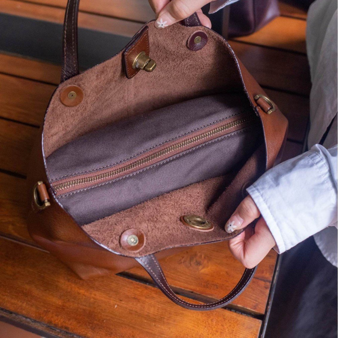 European And American Vintage First-layer Tree-tanned Cowhide Tote Bag, Commuter Handbag, Casual Single-shoulder Genuine Leather Crossbody Bag - Image 3