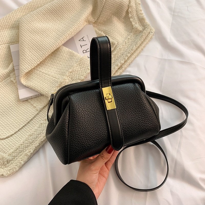 Shoulder Bag Is Fashionable And Stylish - Image 5