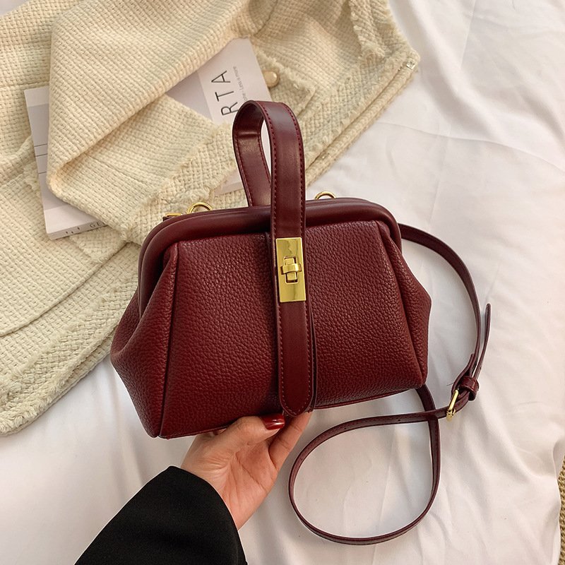 Shoulder Bag Is Fashionable And Stylish - Image 6
