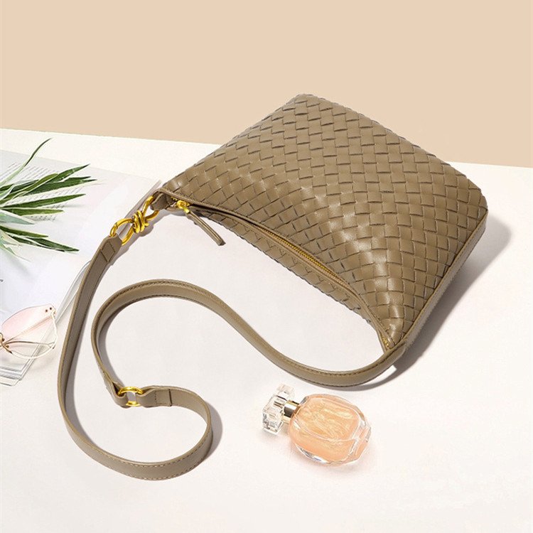 Hand-woven Bag Fashion One Shoulder Crossbody - Image 5