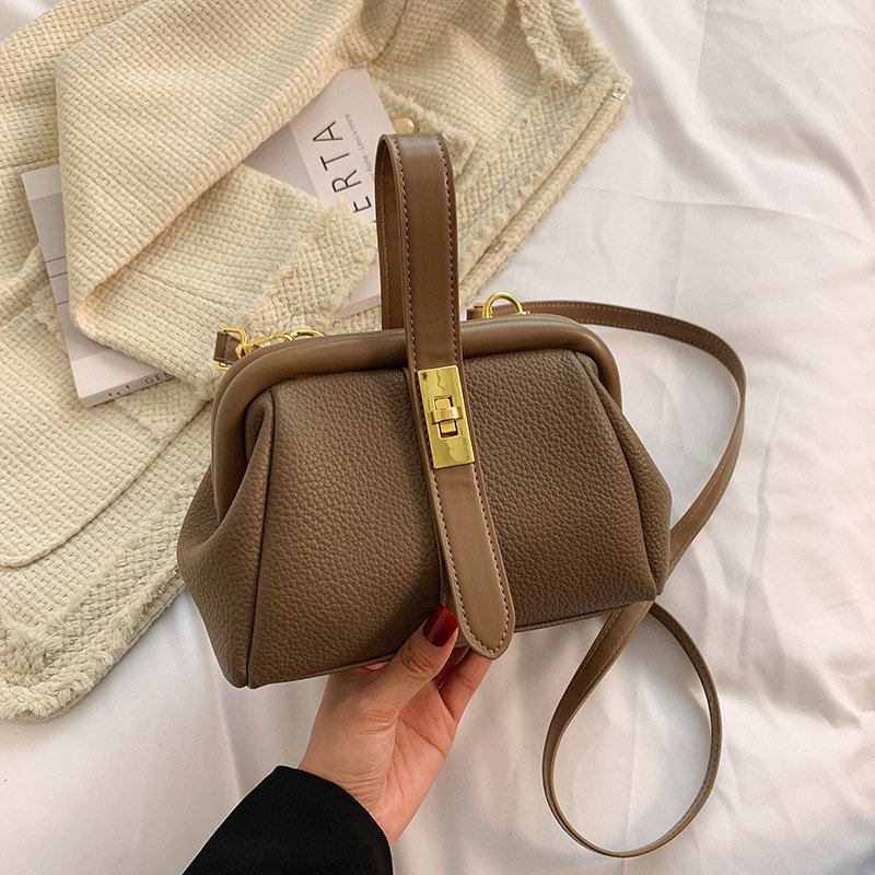 Shoulder Bag Is Fashionable And Stylish - Image 2