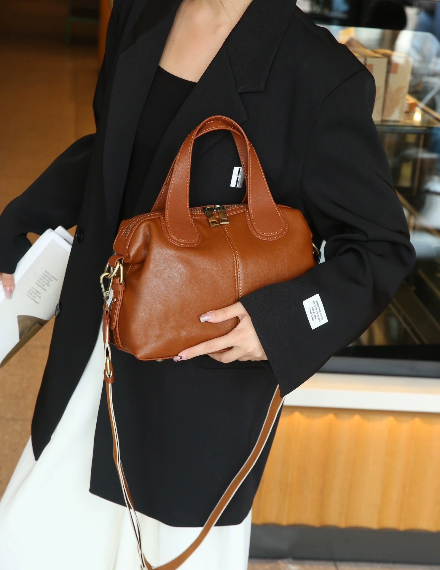 Women's Leather New Style High-End Feeling Handbag, Top Layer Cowhide Crossbody Bag, Large Capacity Commuter Tote - Image 8