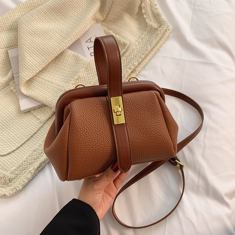 Shoulder Bag Is Fashionable And Stylish - Image 8